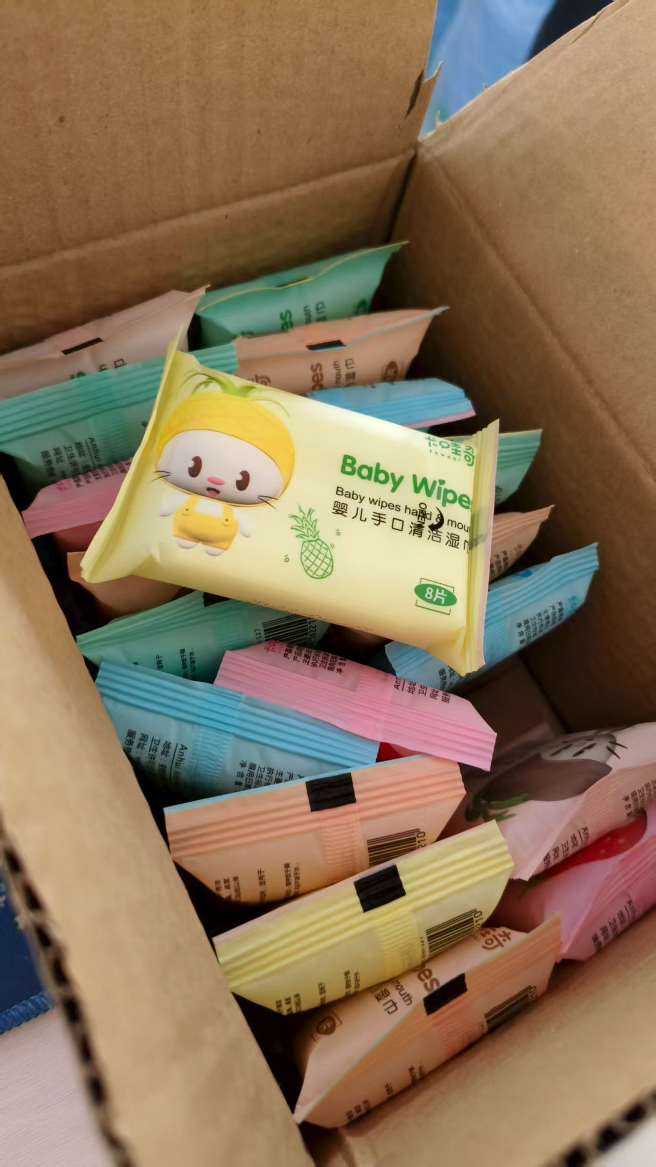 湿巾婴幼儿小包加厚便携可爱手口专用整箱迷你清洁