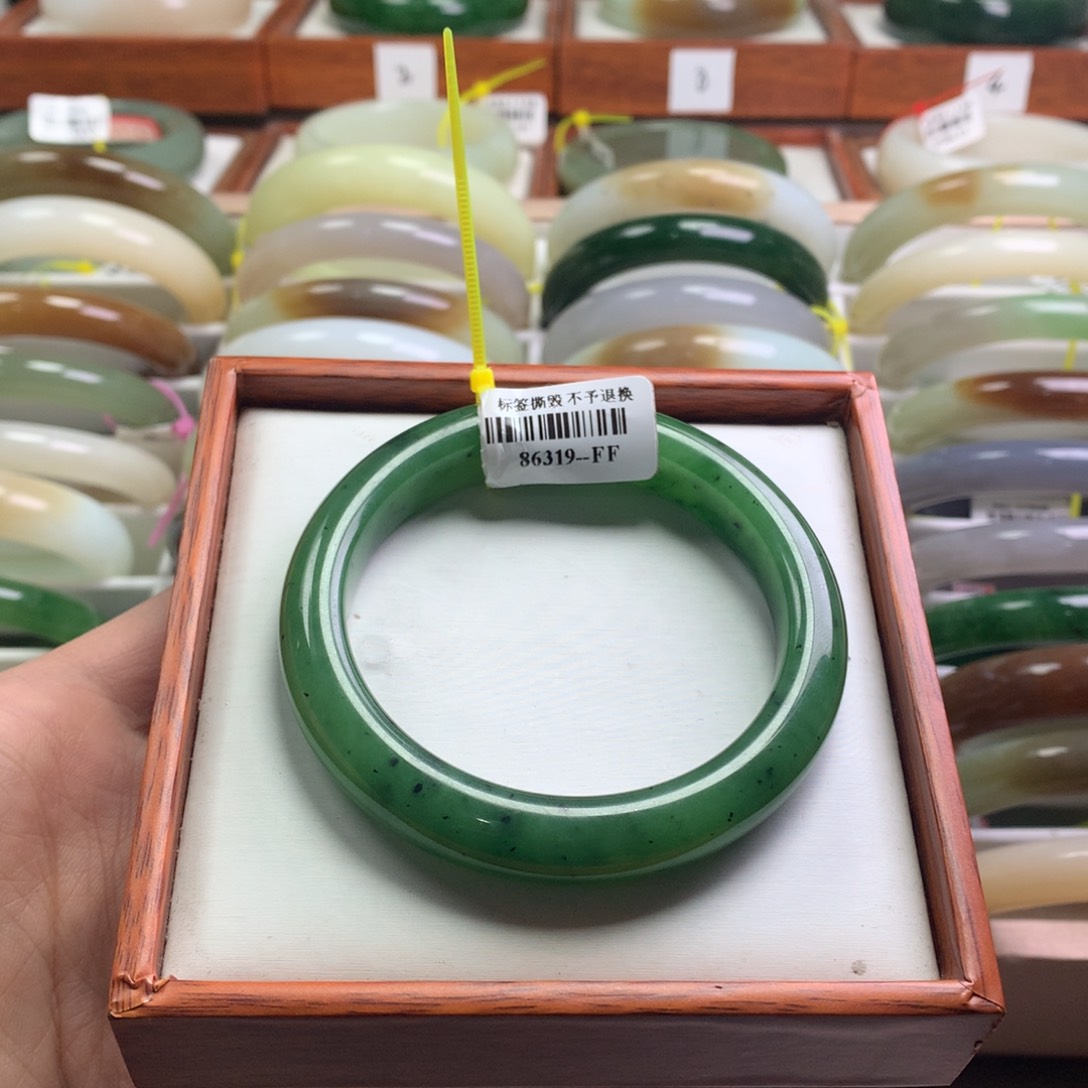 和田玉手镯未镶嵌56/57