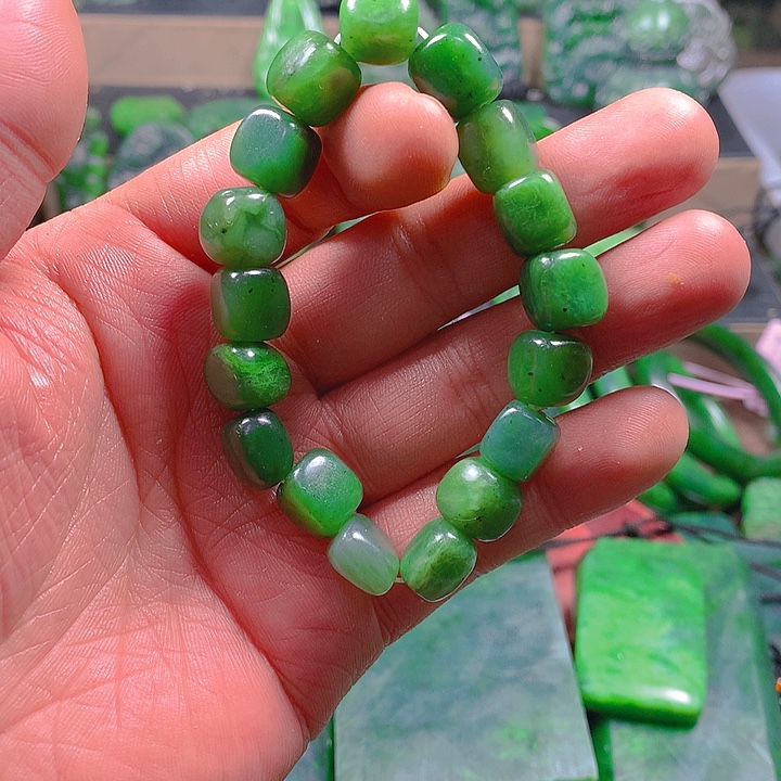 和田玉（碧玉）未镶嵌珠宝半成品