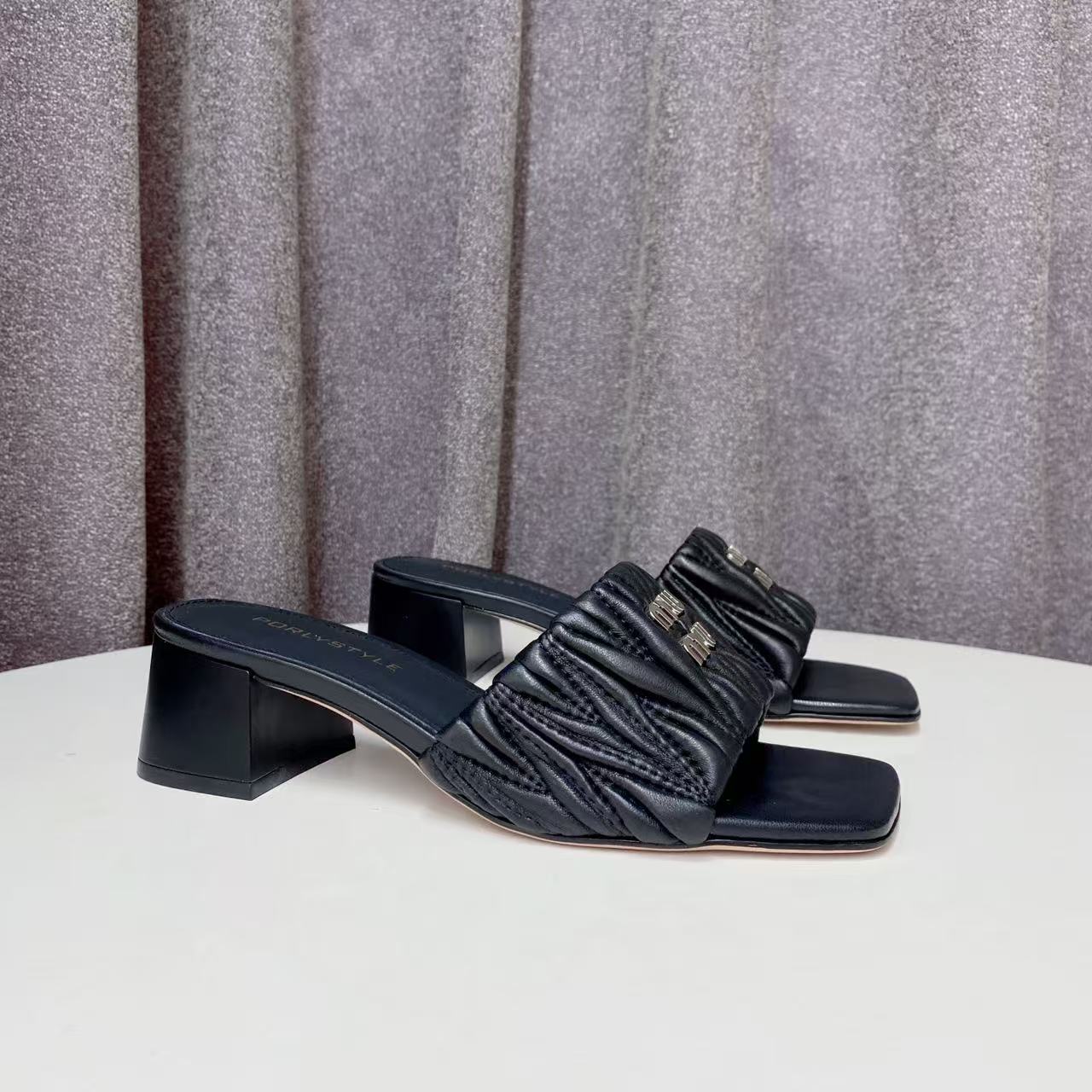 C6399  黑色  夏季时尚2025新款粗跟露趾休闲女拖鞋