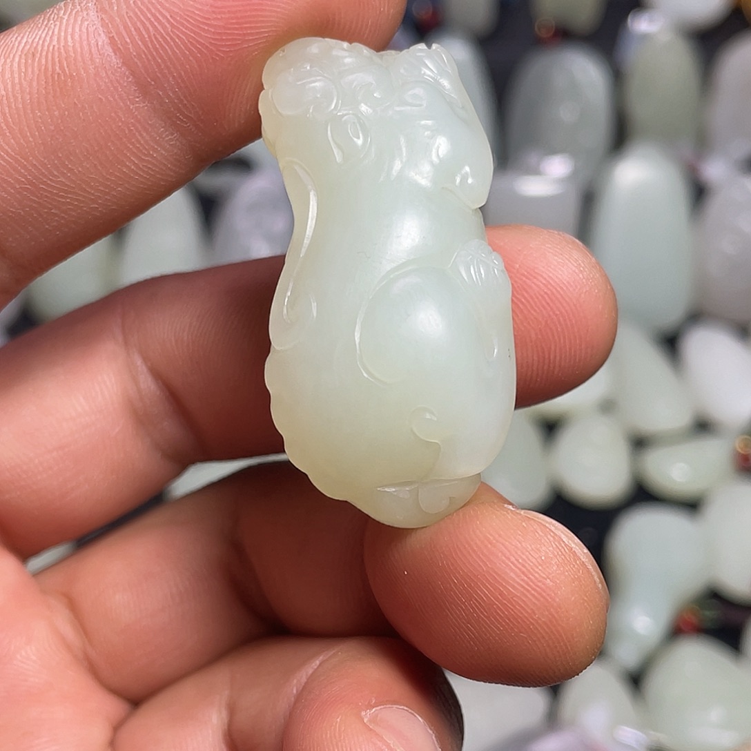 委***长和田玉（糖玉）未镶嵌颈饰吊坠