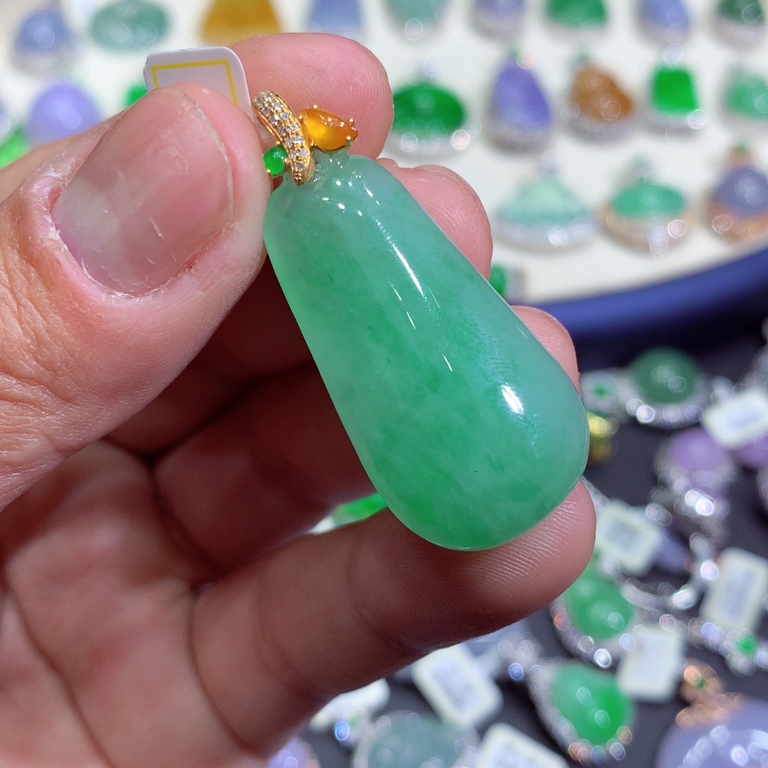 翡翠吊坠(赠链)18K金镶嵌