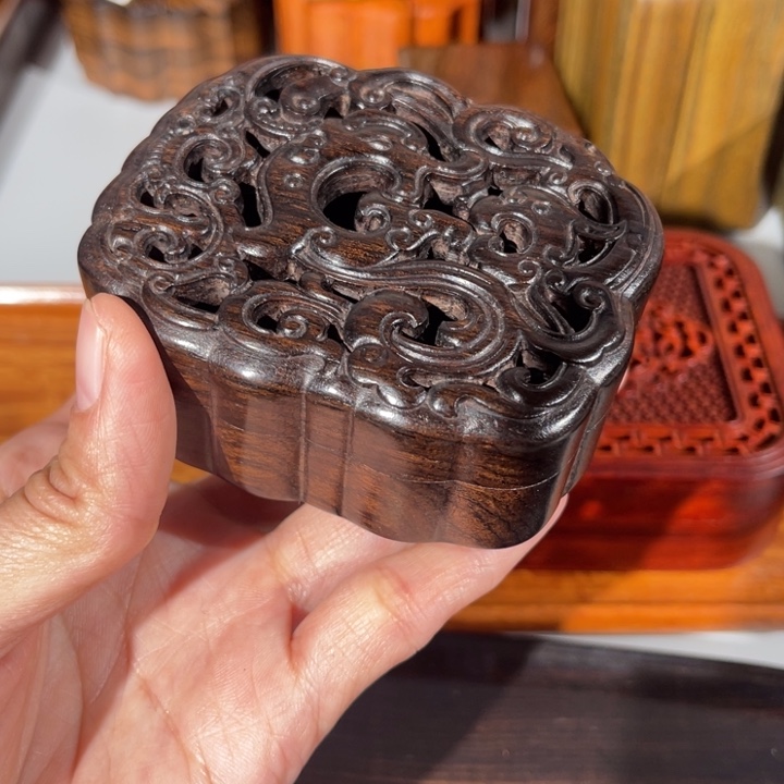 紫光檀整木掏小盒8.5*7*3.5