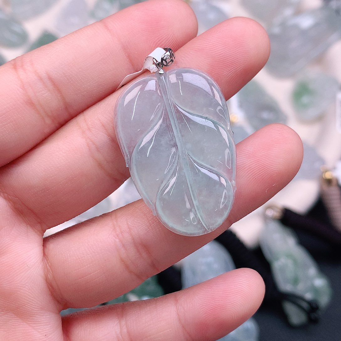 翡翠颈饰18K金镶嵌冰胶叶子