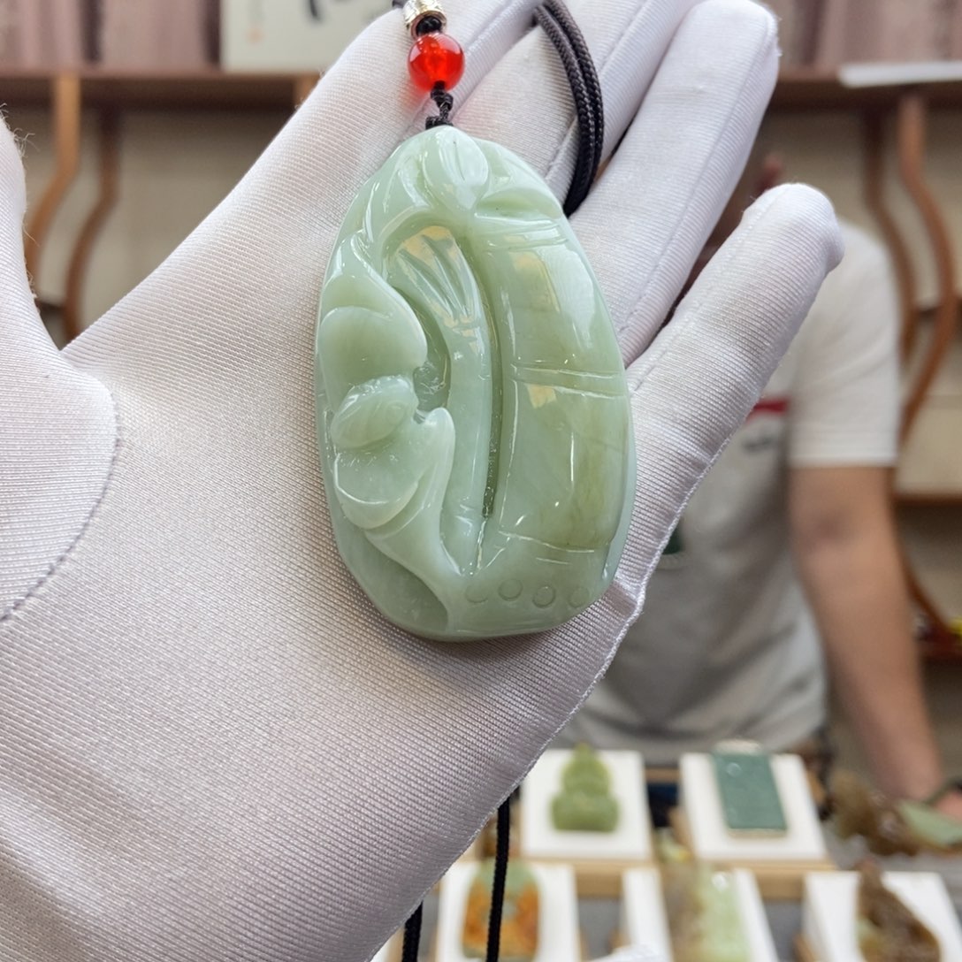 蛇纹石玉未镶嵌颈饰