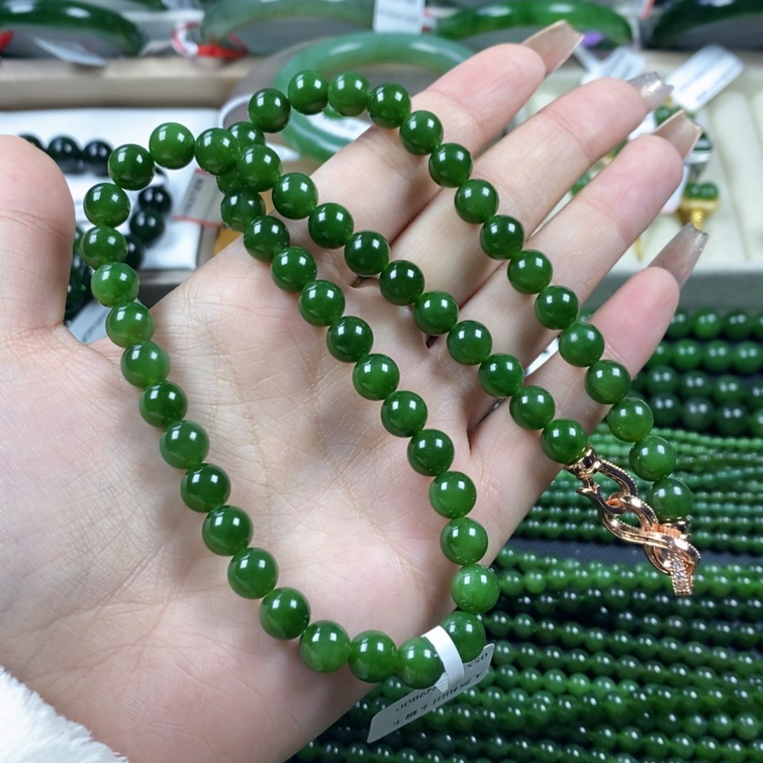 和田玉（碧玉）颈饰未镶嵌桃***?