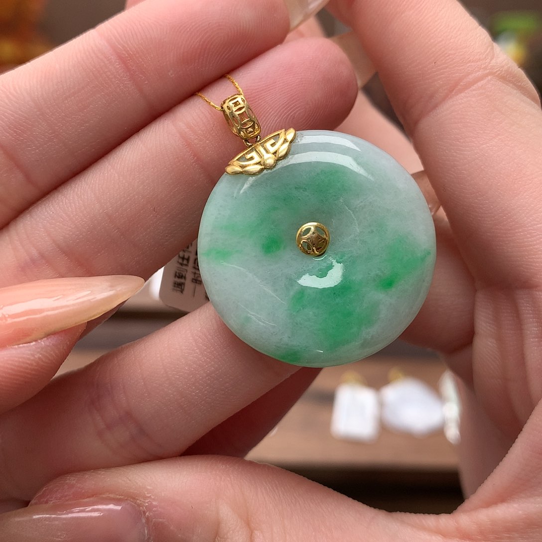 翡翠吊坠(不含链)18K金镶嵌