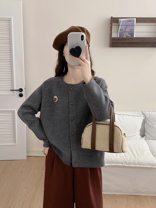 青青家  冬季新款时尚小樱桃显瘦针织衫-C29