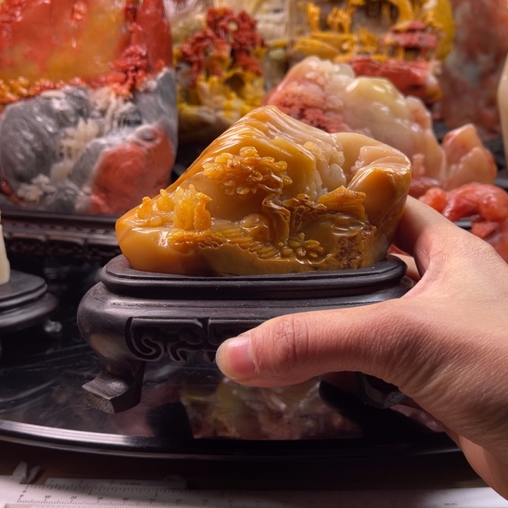 田黄石齐聚兰山摆件