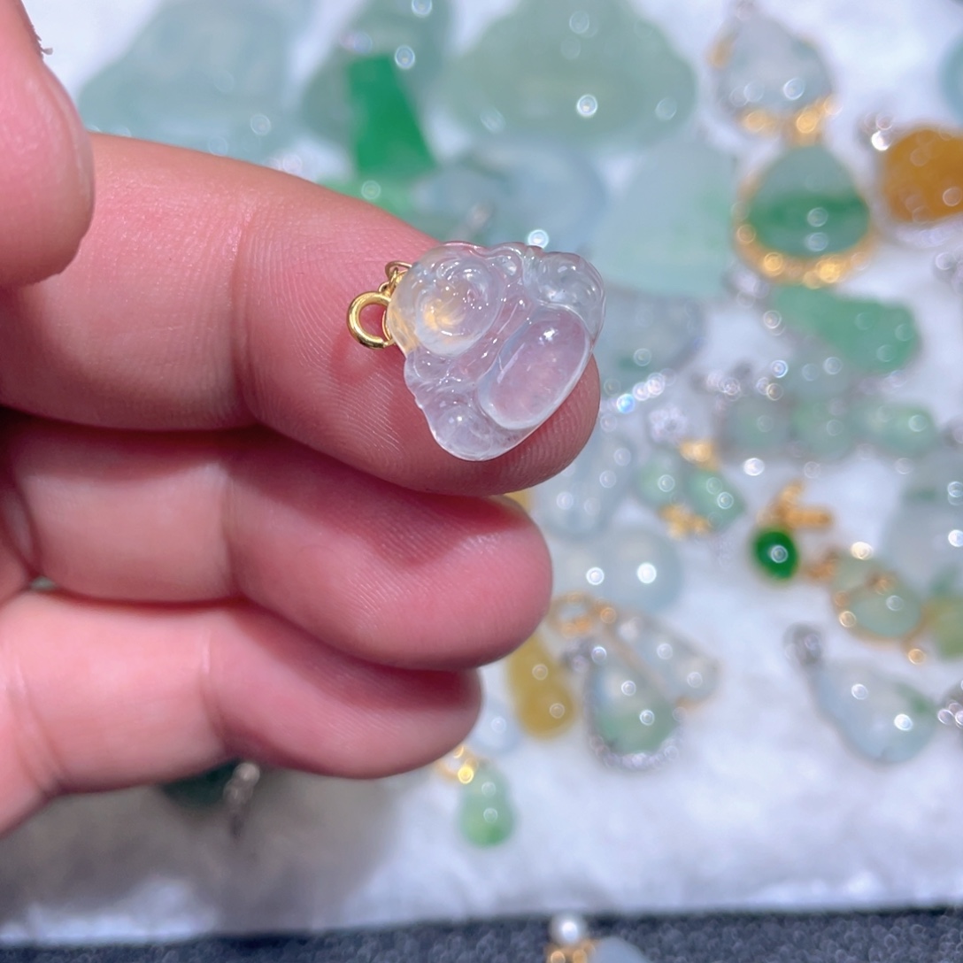 喵***七翡翠18K金镶嵌颈饰