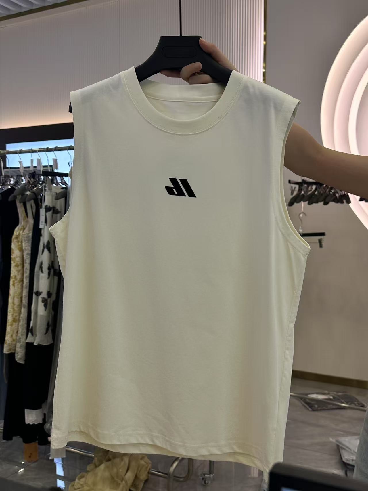 【春邮实体】简约款无袖圆领港风T3811