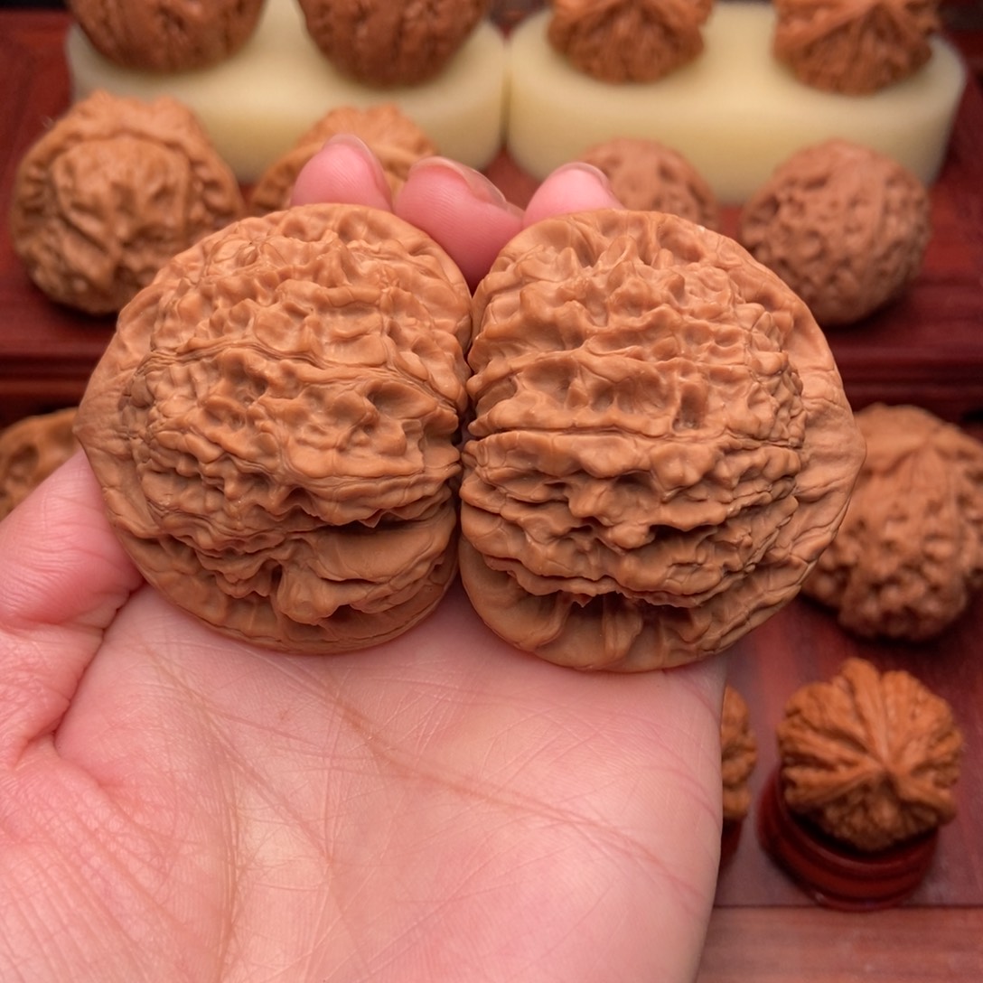 桃核把件麒麟纹大官帽50