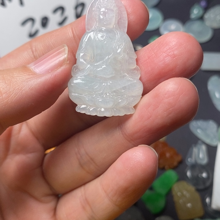 鲜***面翡翠未镶嵌颈饰观音