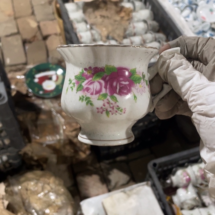 其他盘子碗砂锅都有