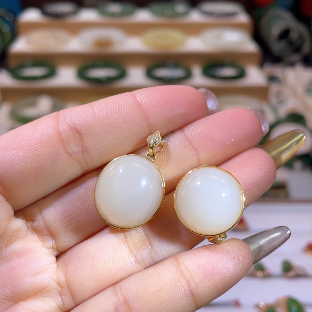 和田玉高品18Ｋ藕粉套装18K金镶嵌