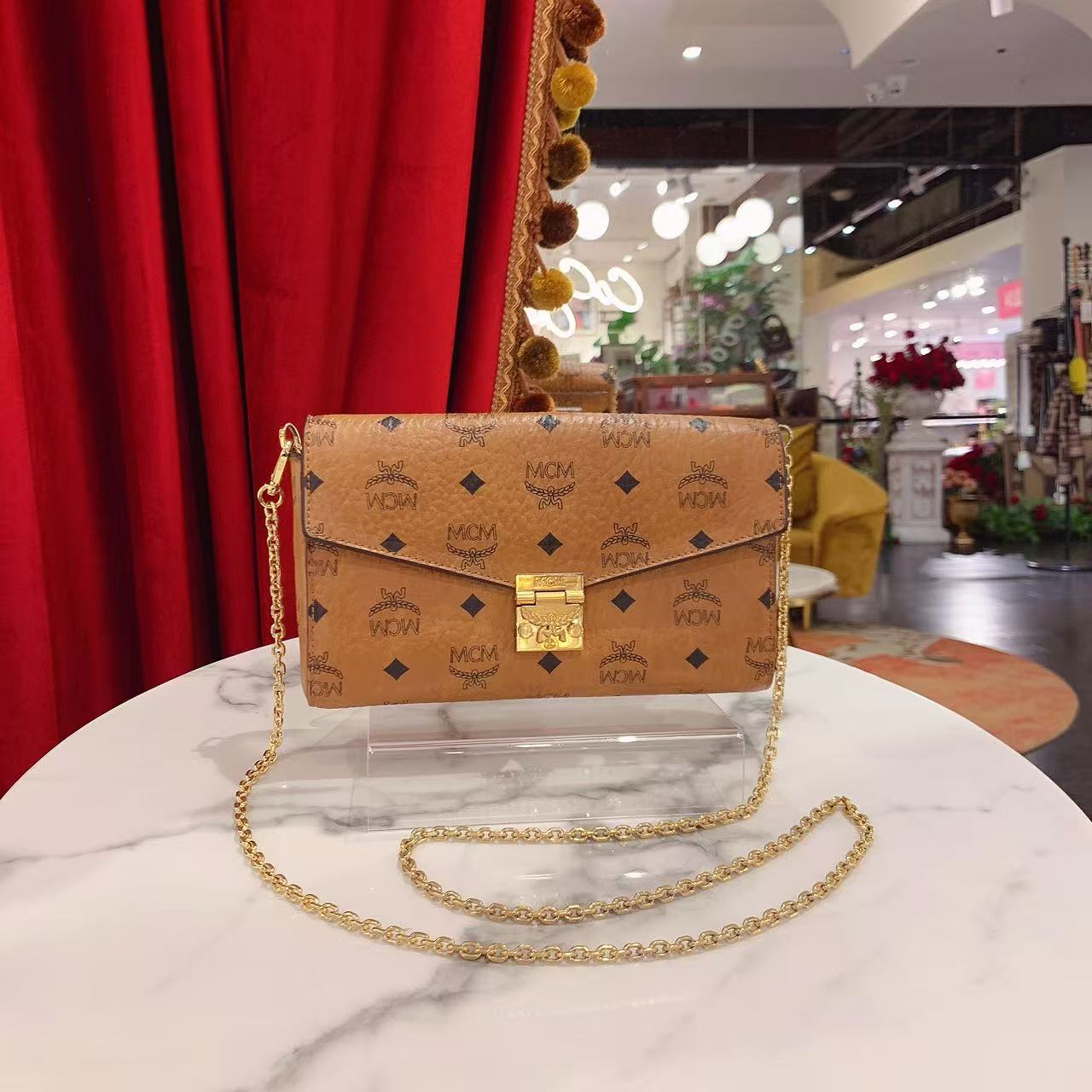 95新 MCM GGS MCM信封中号老花金扣链条包 18067123