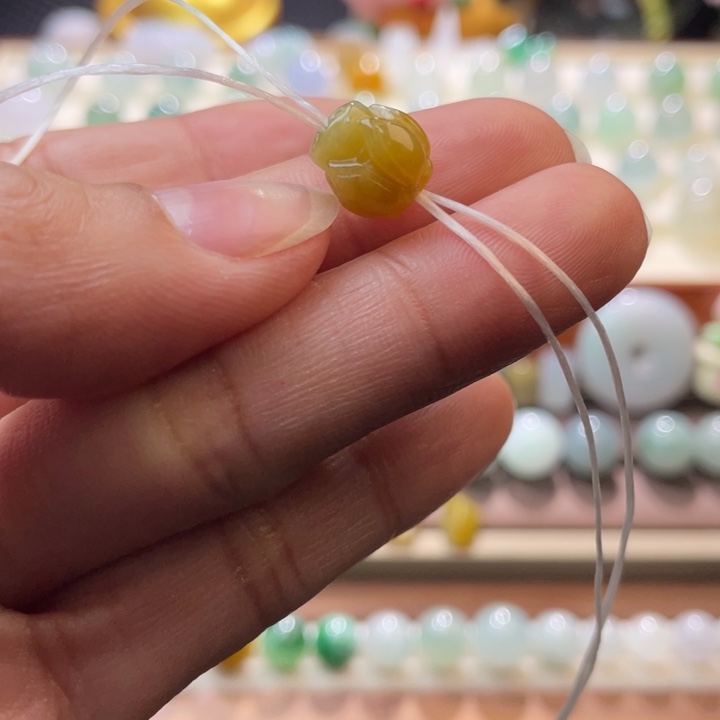 翡翠散珠黄翡莲花圆珠9,6-8.8mm