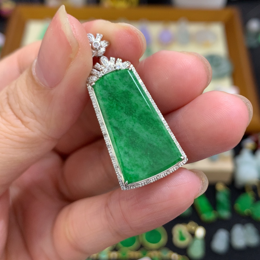 简***单翡翠18K金镶嵌吊坠(不含链)裸石不厚