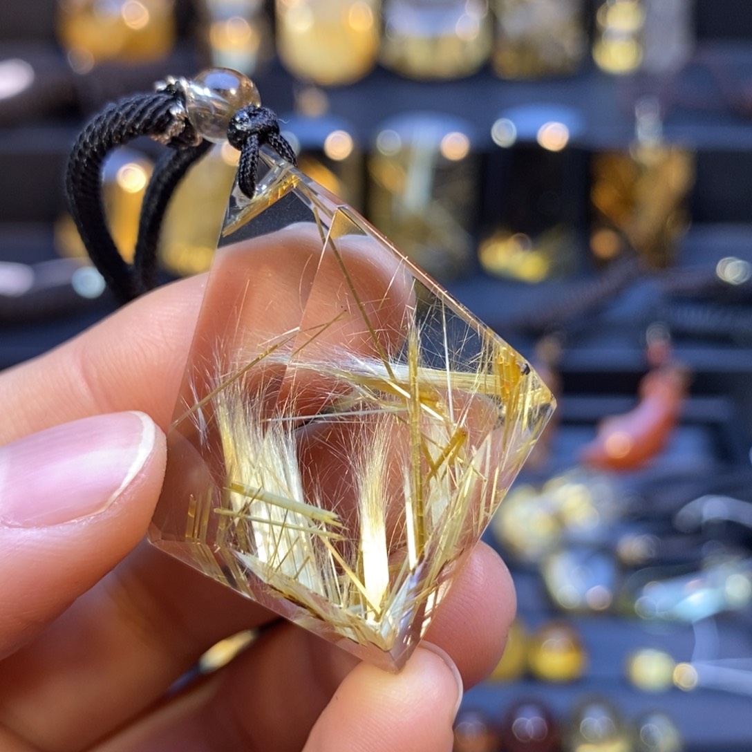 澜***颈饰未镶嵌水晶钛晶随形