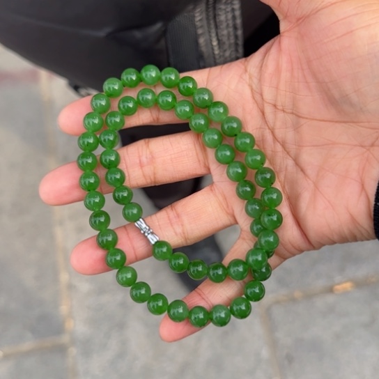 和田玉颈饰未镶嵌俄罗斯卡8色标级正阳绿，个别点