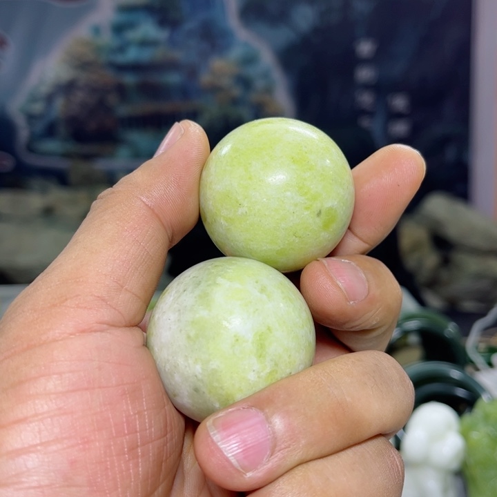 蛇纹石玉玉球未镶嵌