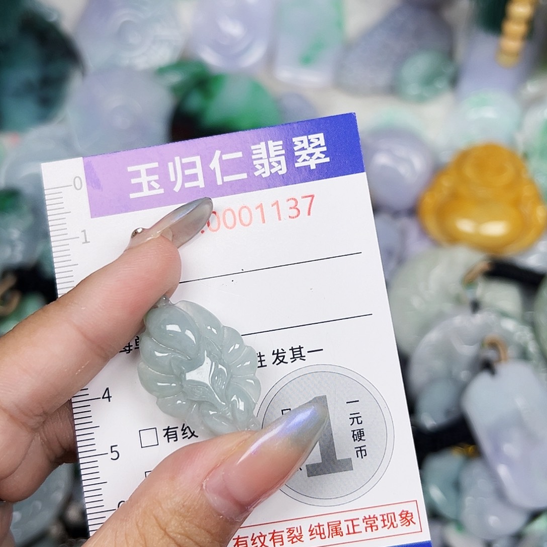 翡翠未镶嵌颈饰11