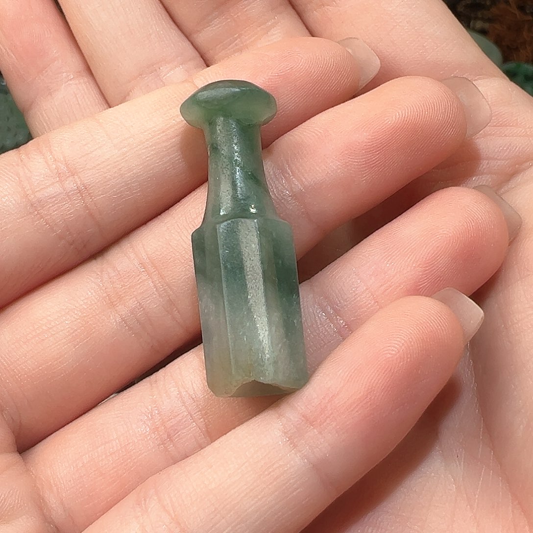 翡翠颈饰未镶嵌吊坠