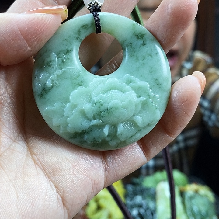 蛇纹石玉未镶嵌吊坠