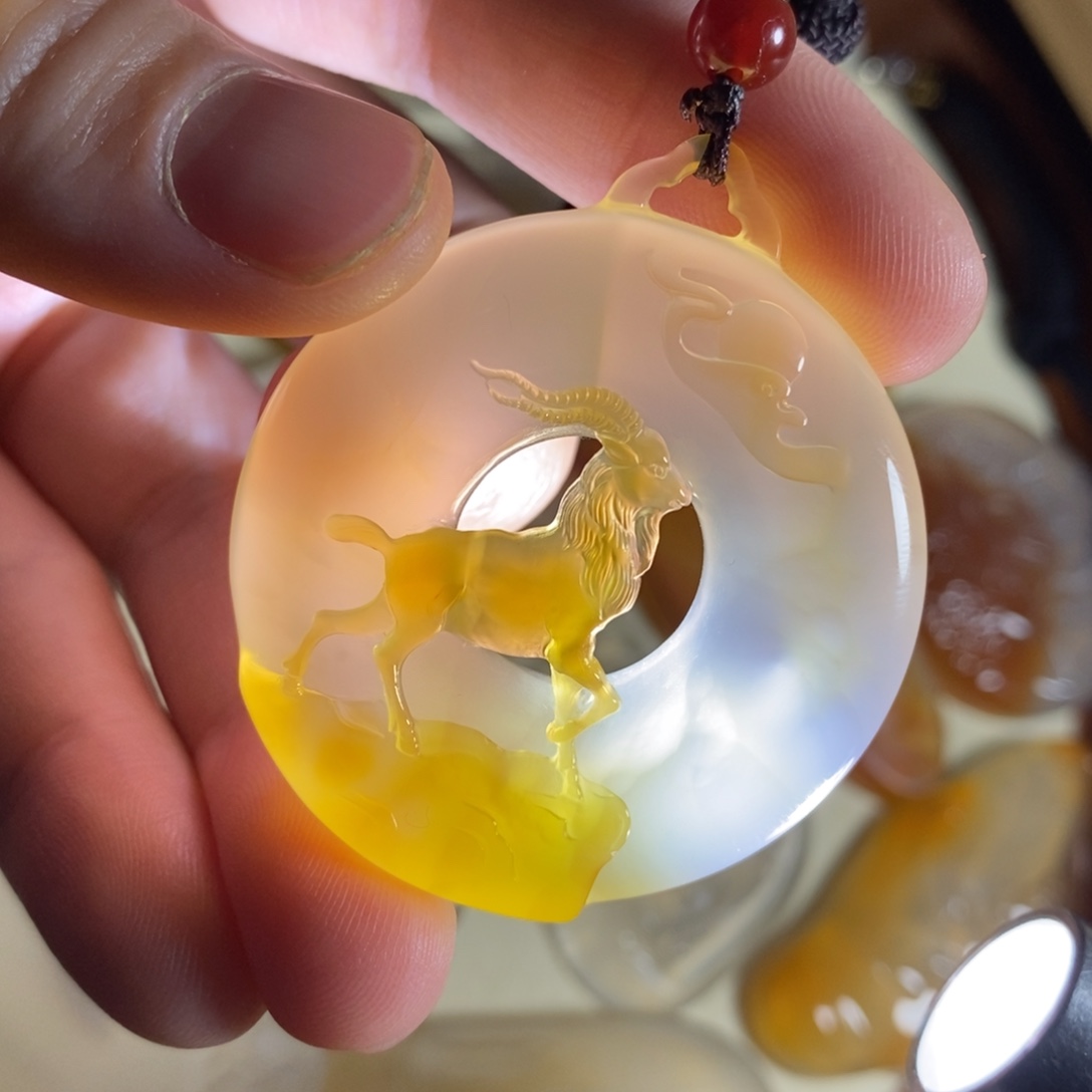 玛瑙/玉髓未镶嵌颈饰玛瑙羊牌