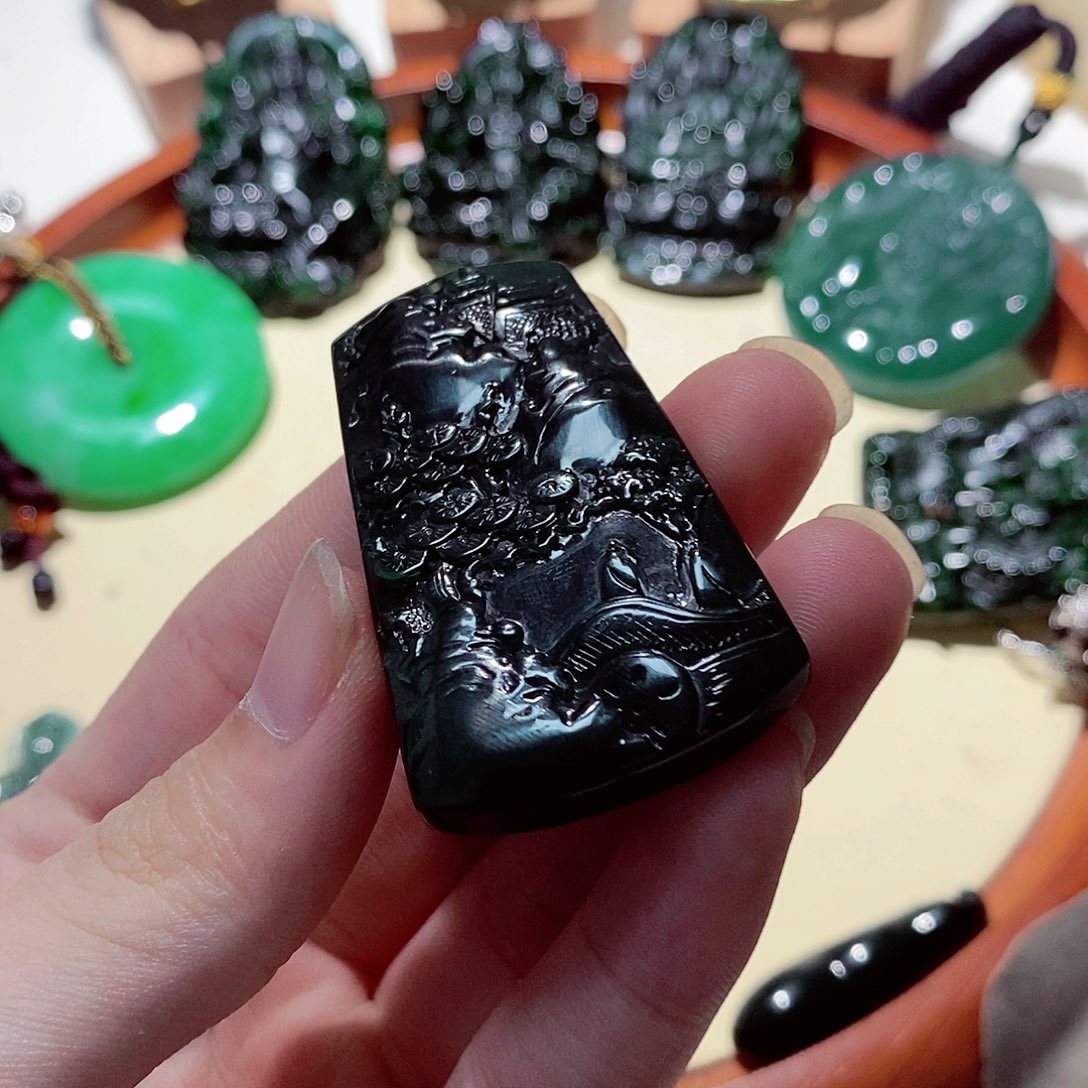 翡翠颈饰未镶嵌翡翠a