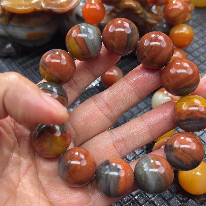 石英质玉（黄龙玉）颈饰合金