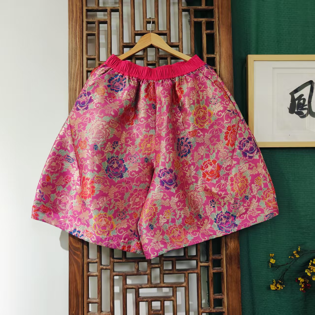 凤徕兮私人定制粉紫底彩色牡丹花暗纹全松紧六分裤（ LK135-10）单