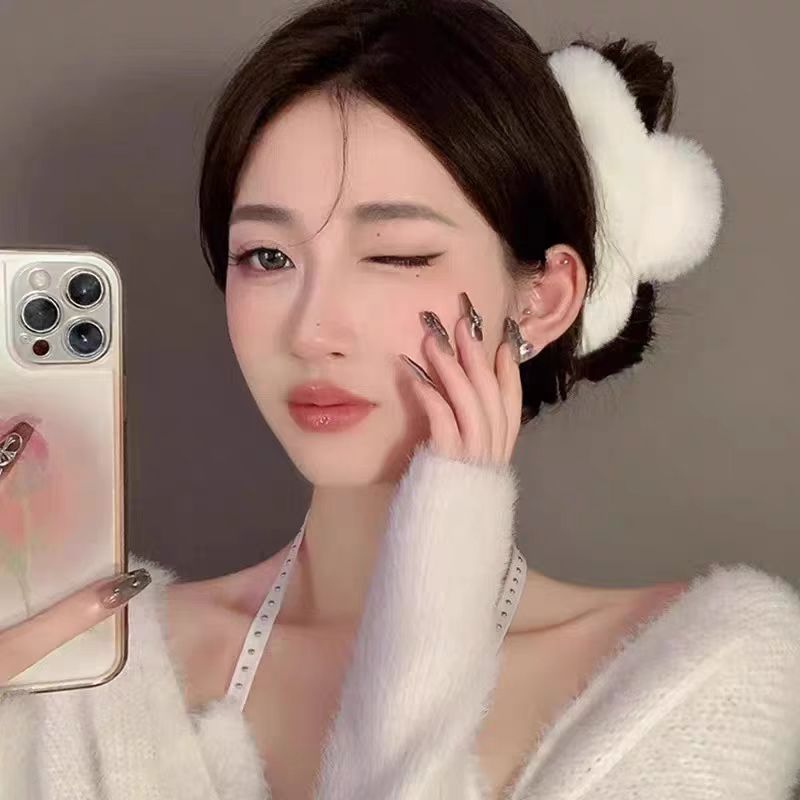 真獭兔毛抓夹后脑勺鲨鱼夹2025新款秋冬羽毛高级感毛毛发夹A6031