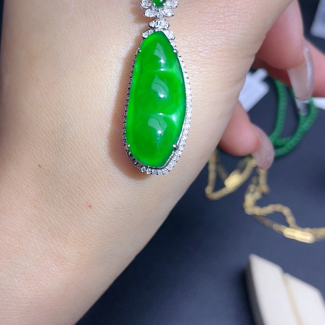 翡翠颈饰18K金镶嵌回流