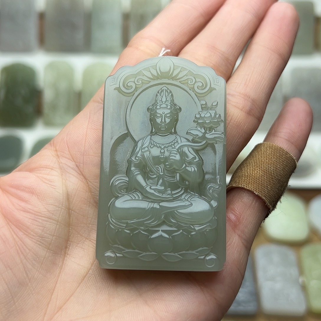 小****和田玉未镶嵌颈饰