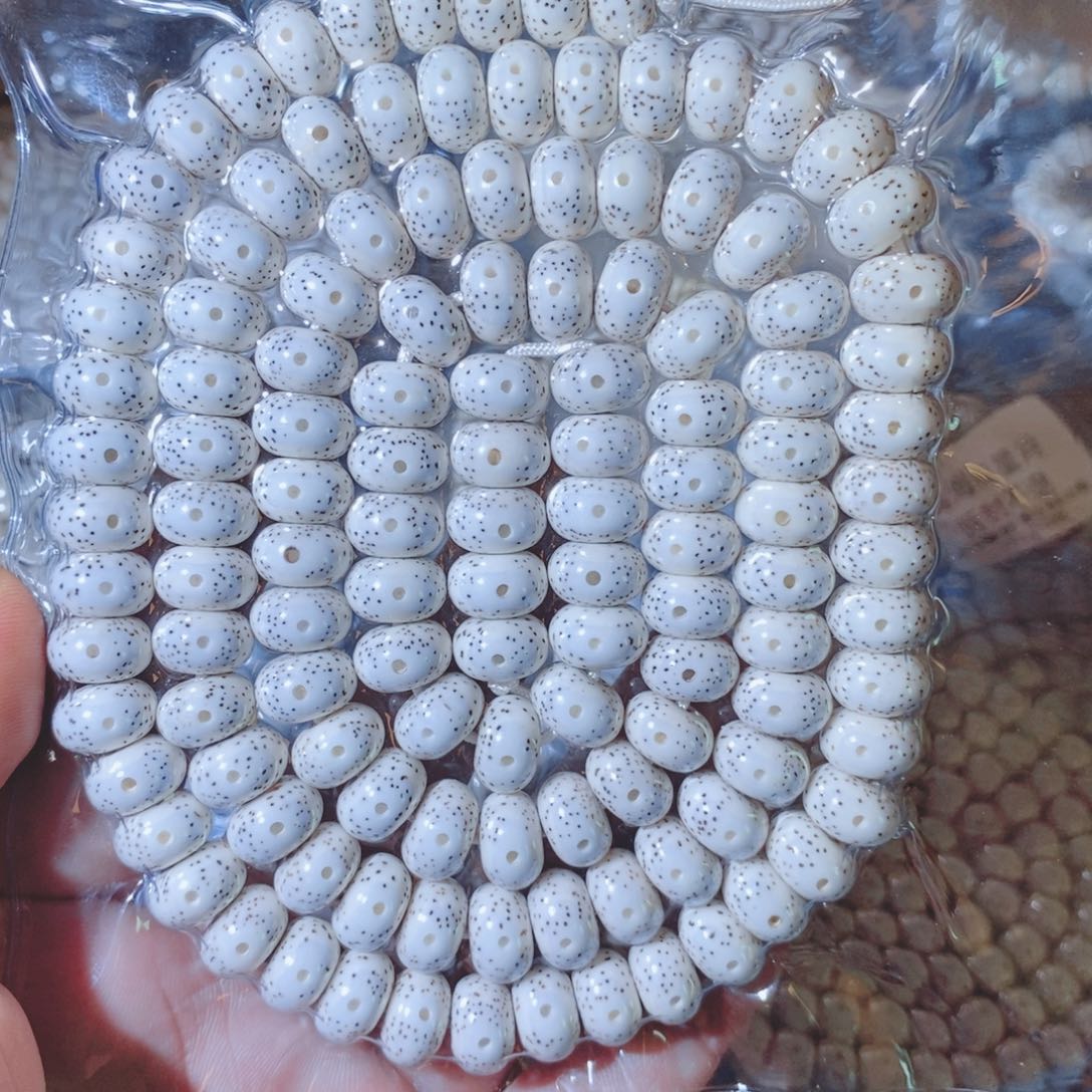 豆****吊坠星月菩提Djjbcbnm