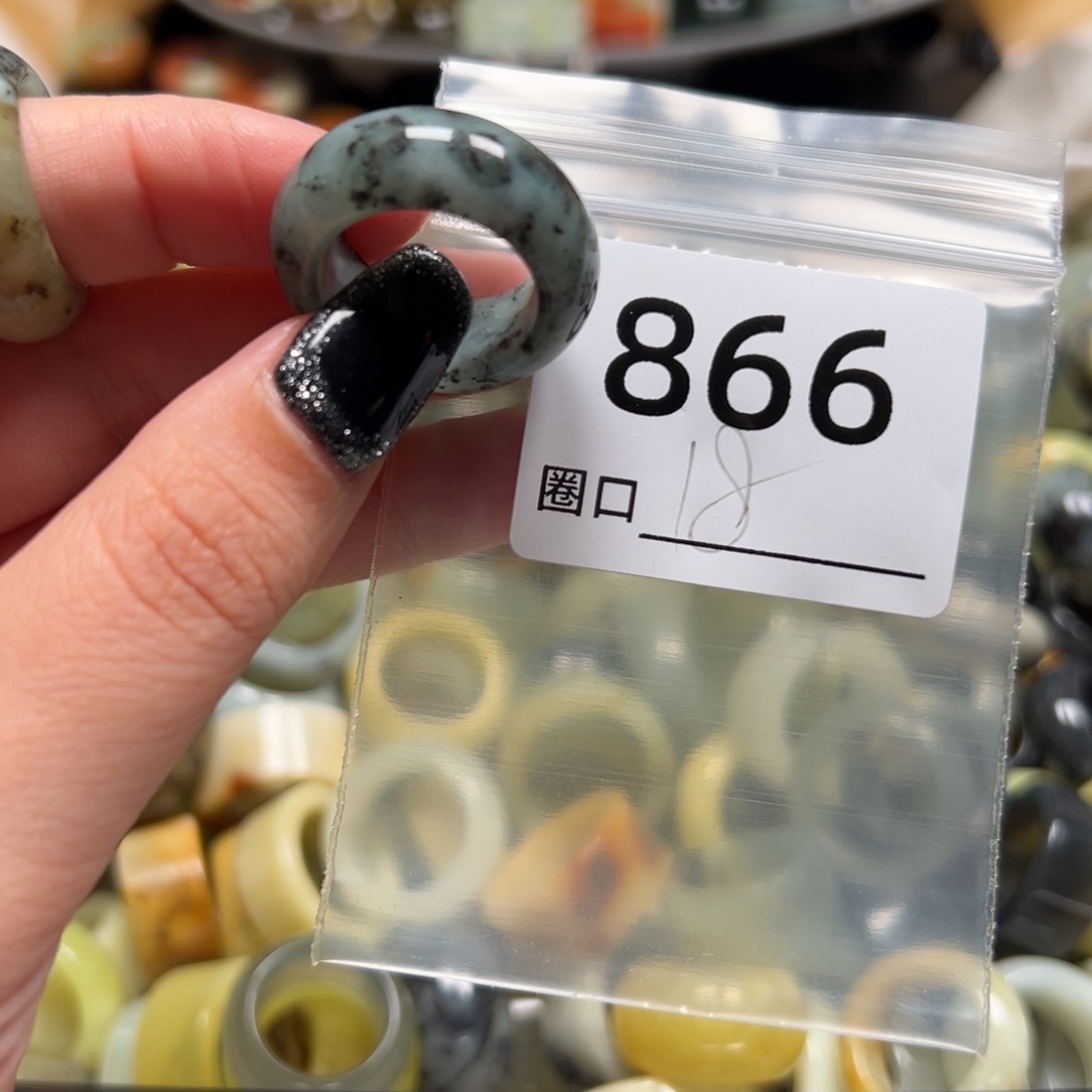 又***又蛇纹石玉未镶嵌戒指