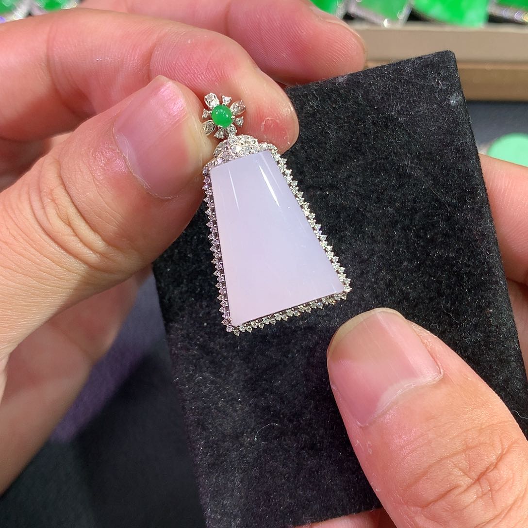 翡翠吊坠(赠链)18K金镶嵌