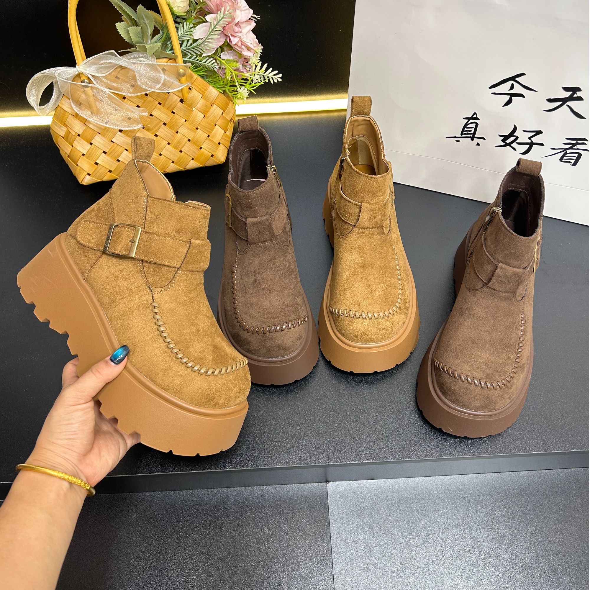 增高厚底马丁靴女款2025新款秋季超火大头复古百搭显瘦松糕短靴子