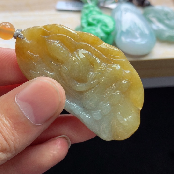 翡翠未镶嵌颈饰吊坠