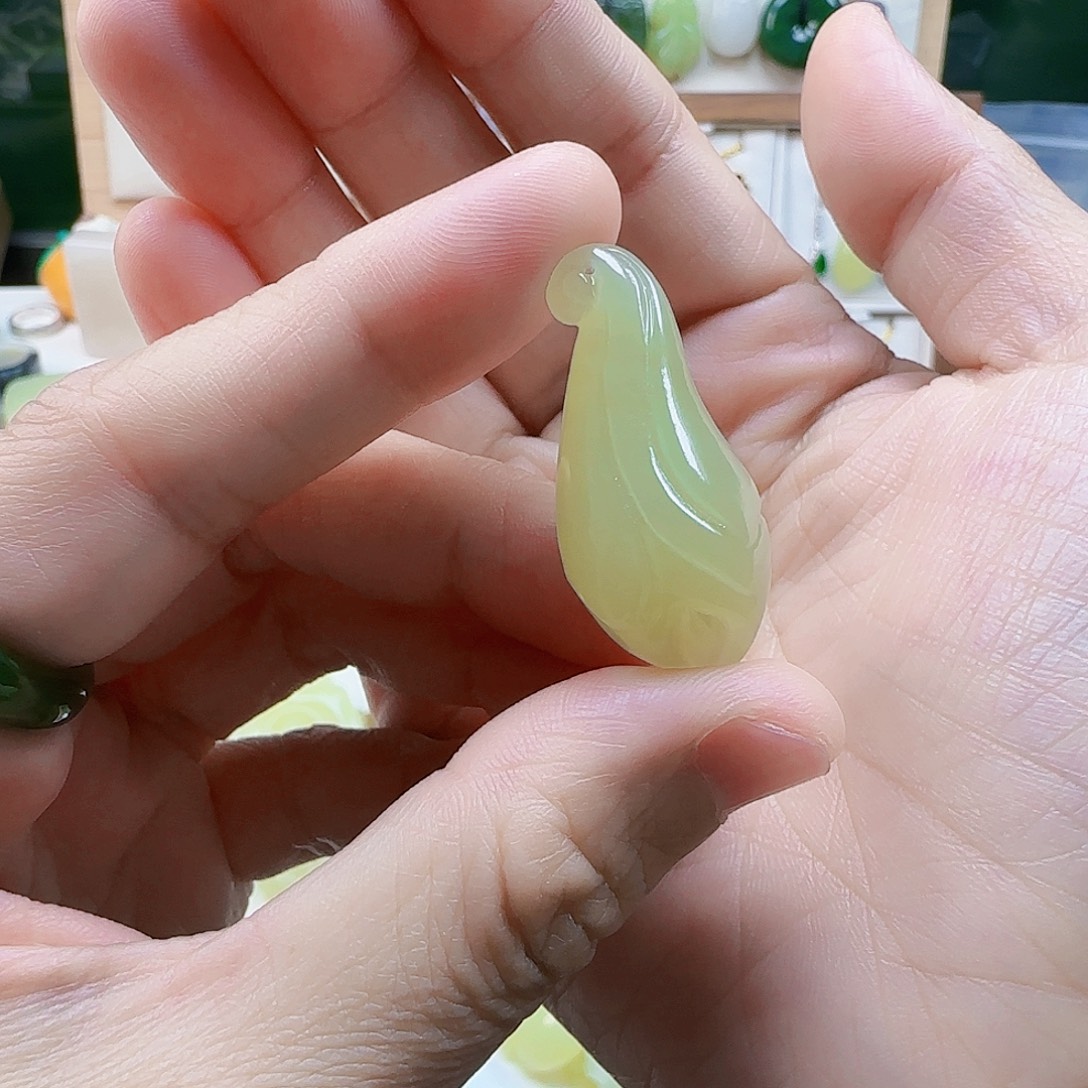 向***行和田玉未镶嵌吊坠(不含链)