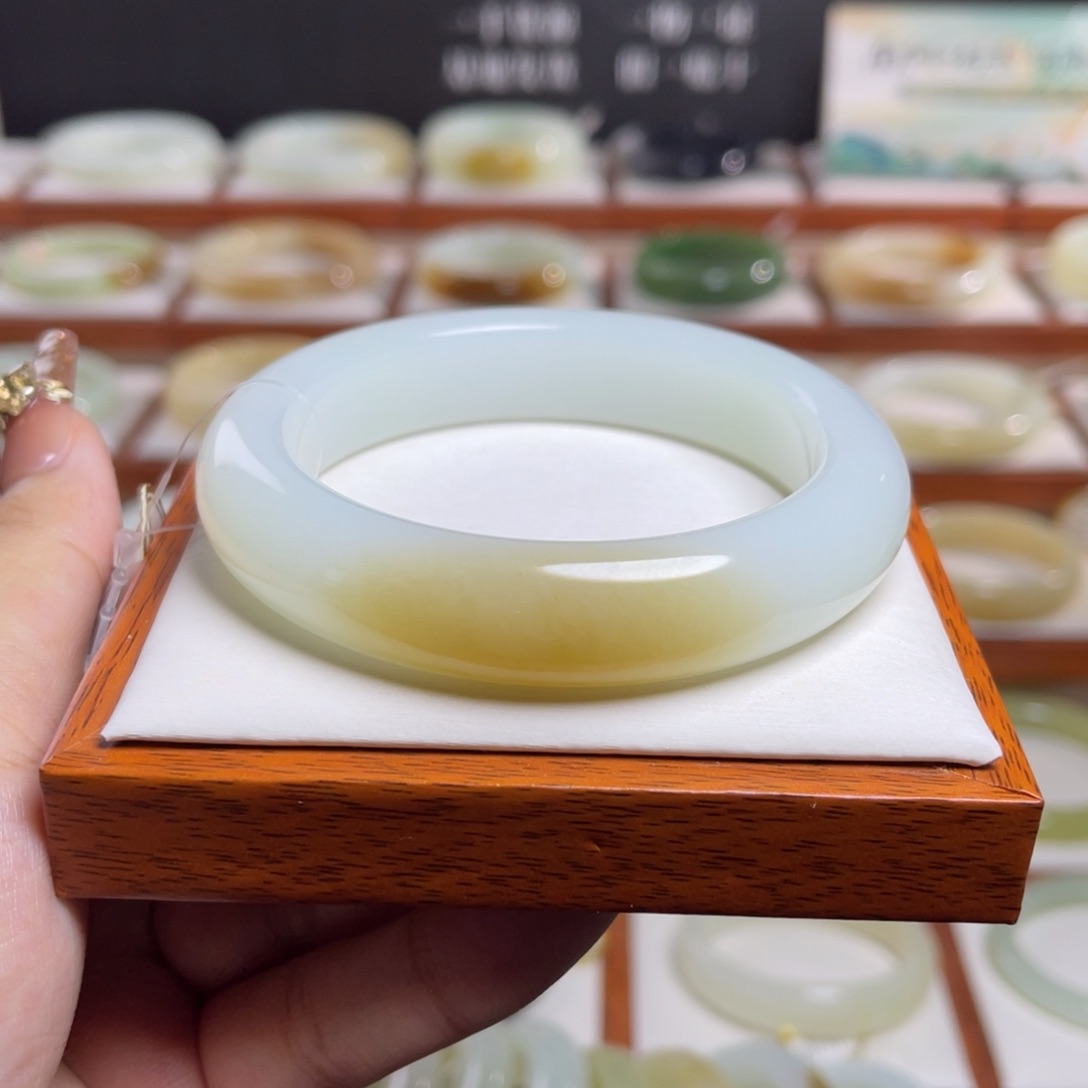 【闪购商品】未镶嵌手镯和田玉