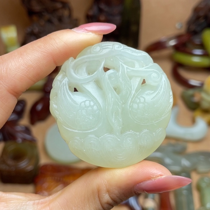 蛇纹石玉未镶嵌颈饰