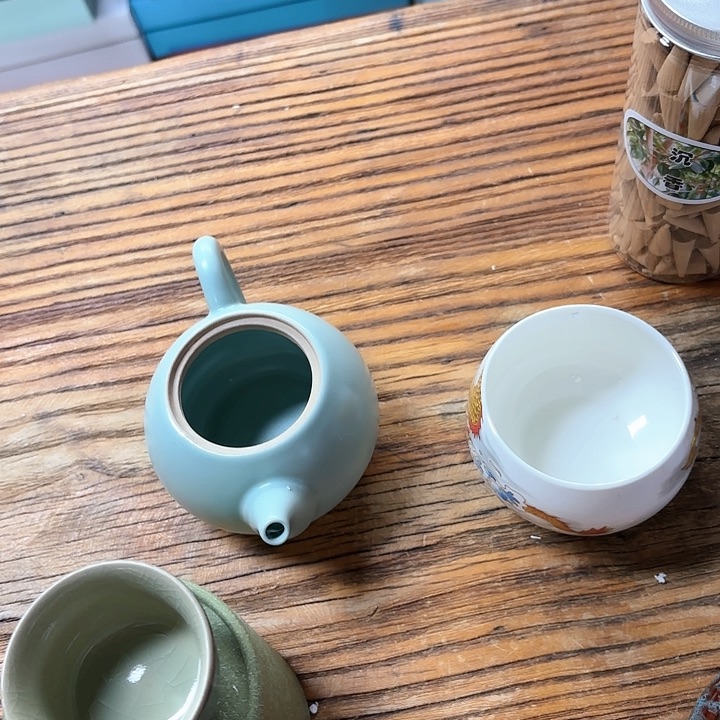 孤品茶具套装等。      