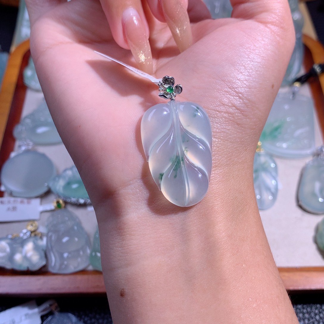 翡翠吊坠(不含链)18K金镶嵌