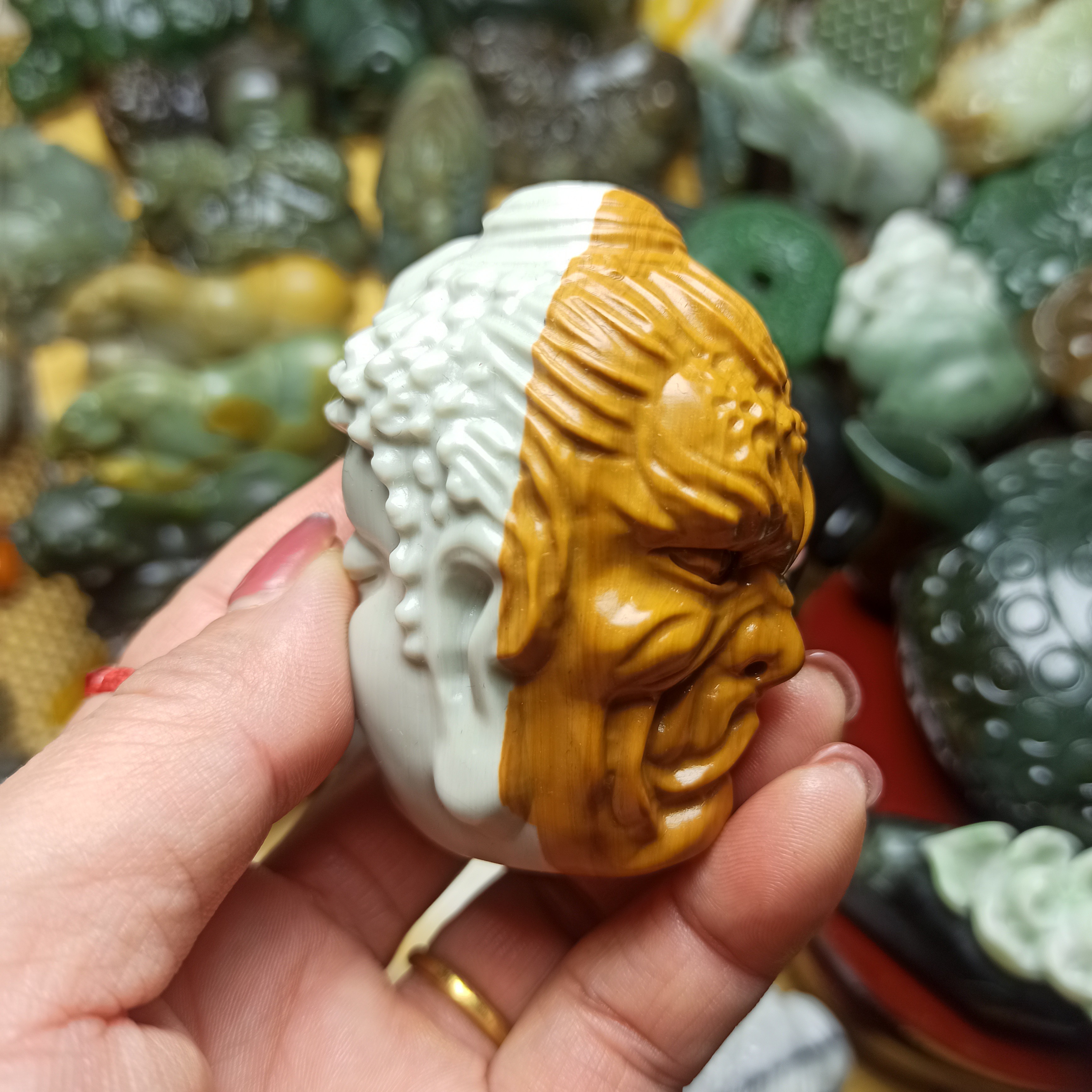 新疆北江金包玉把件