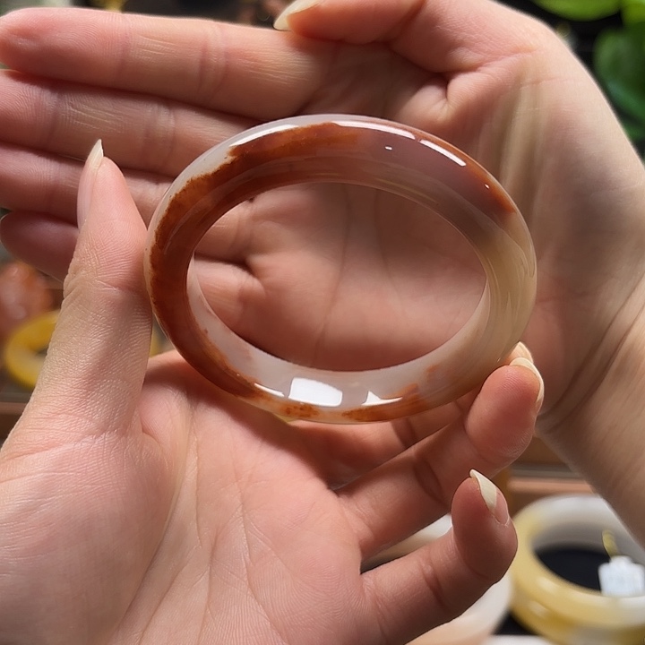 j***a石英质玉（黄龙玉）未镶嵌手镯