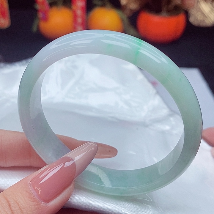 翡翠手镯未镶嵌56圈