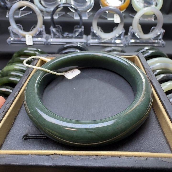 和田玉未镶嵌手镯圈口：62