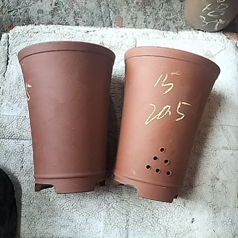 红泥新品两个花盆微瑕